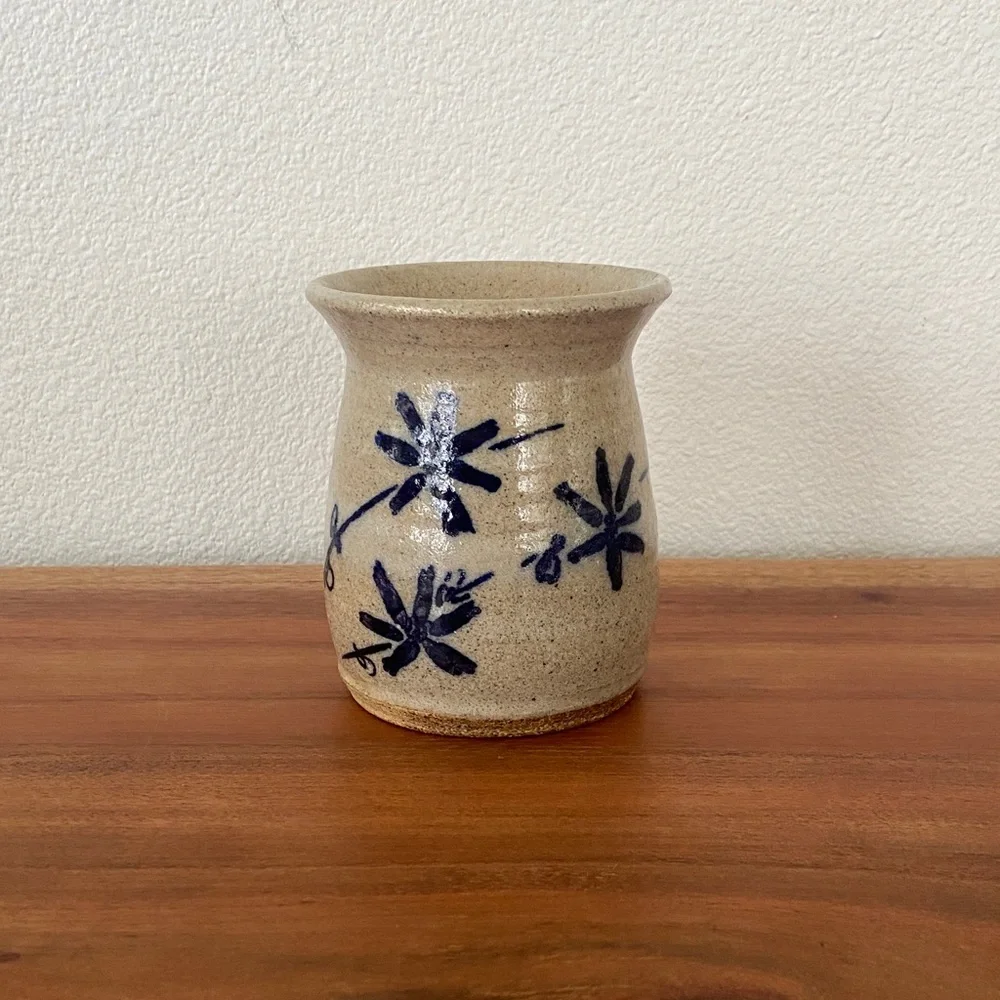 Vintage pottery vase handmade pen cup grey neutral blue floral pattern - Picture 3 of 16